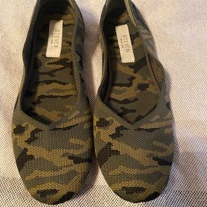 Fabric camo flats